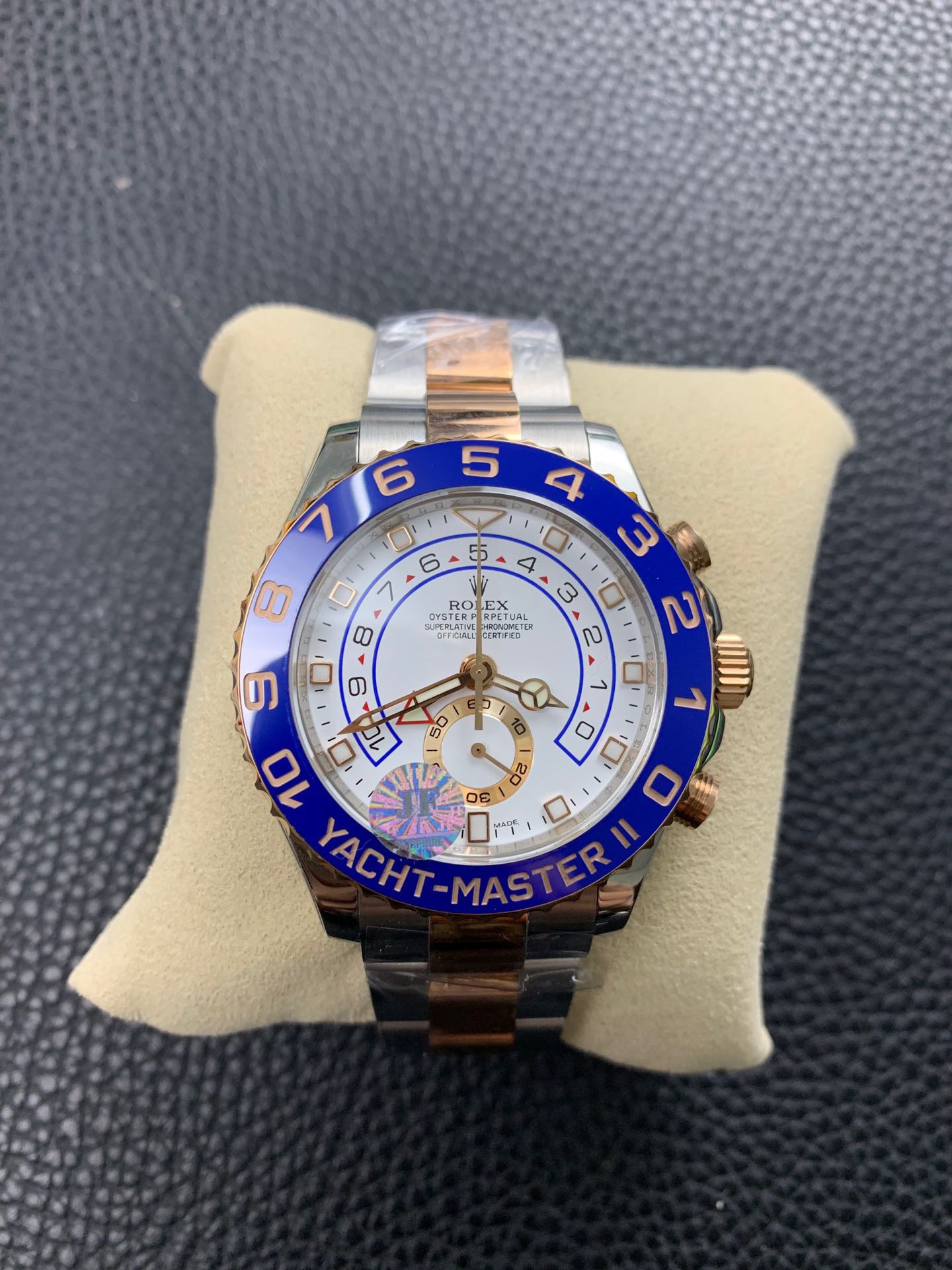 R*l*x watch