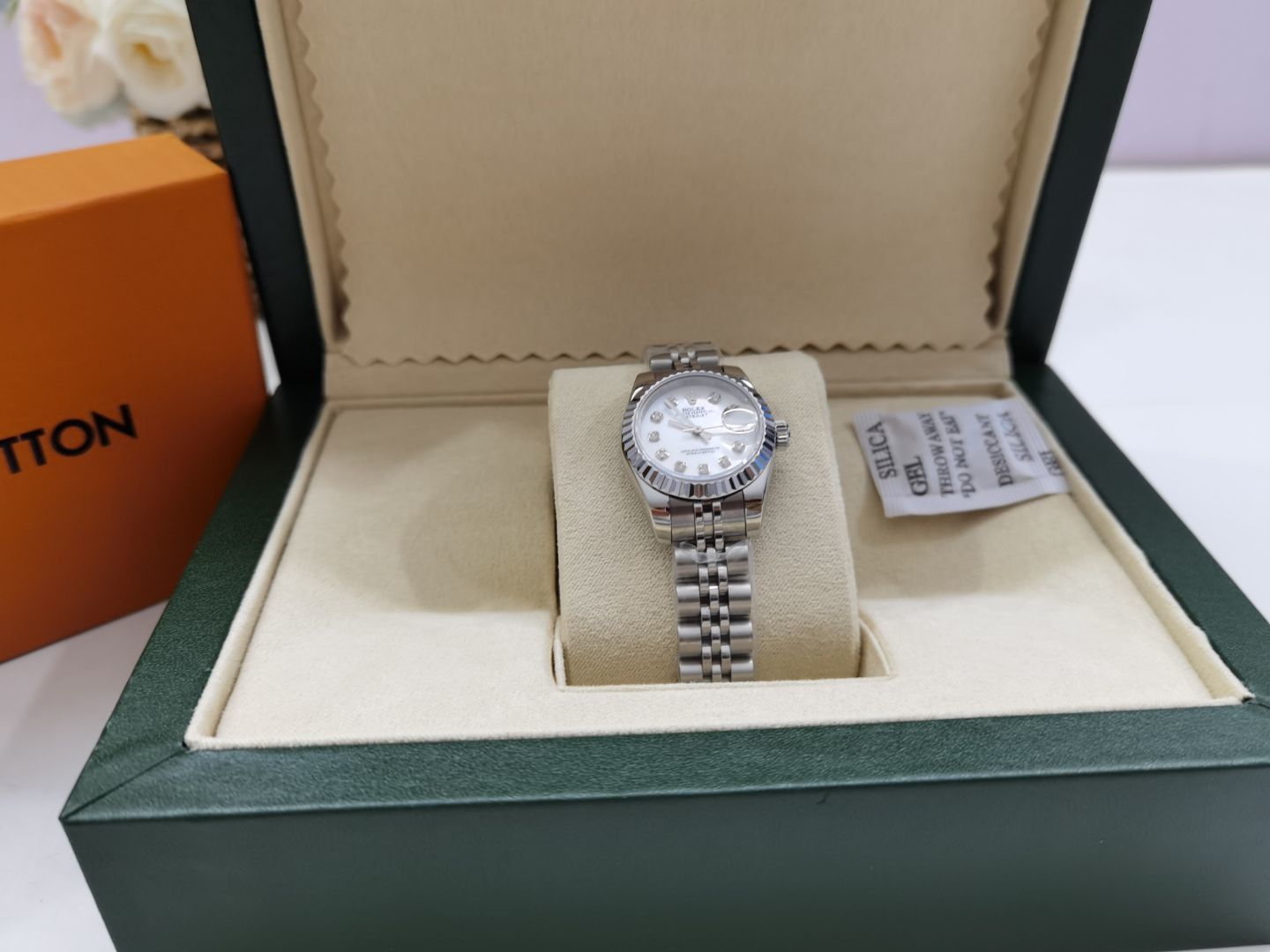 R*l*x lady-date just watch
