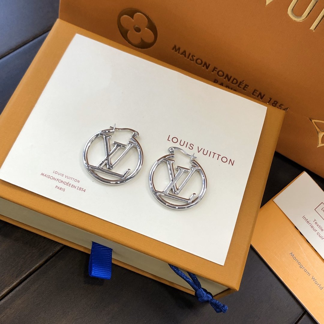 l0*is V*t0n earring