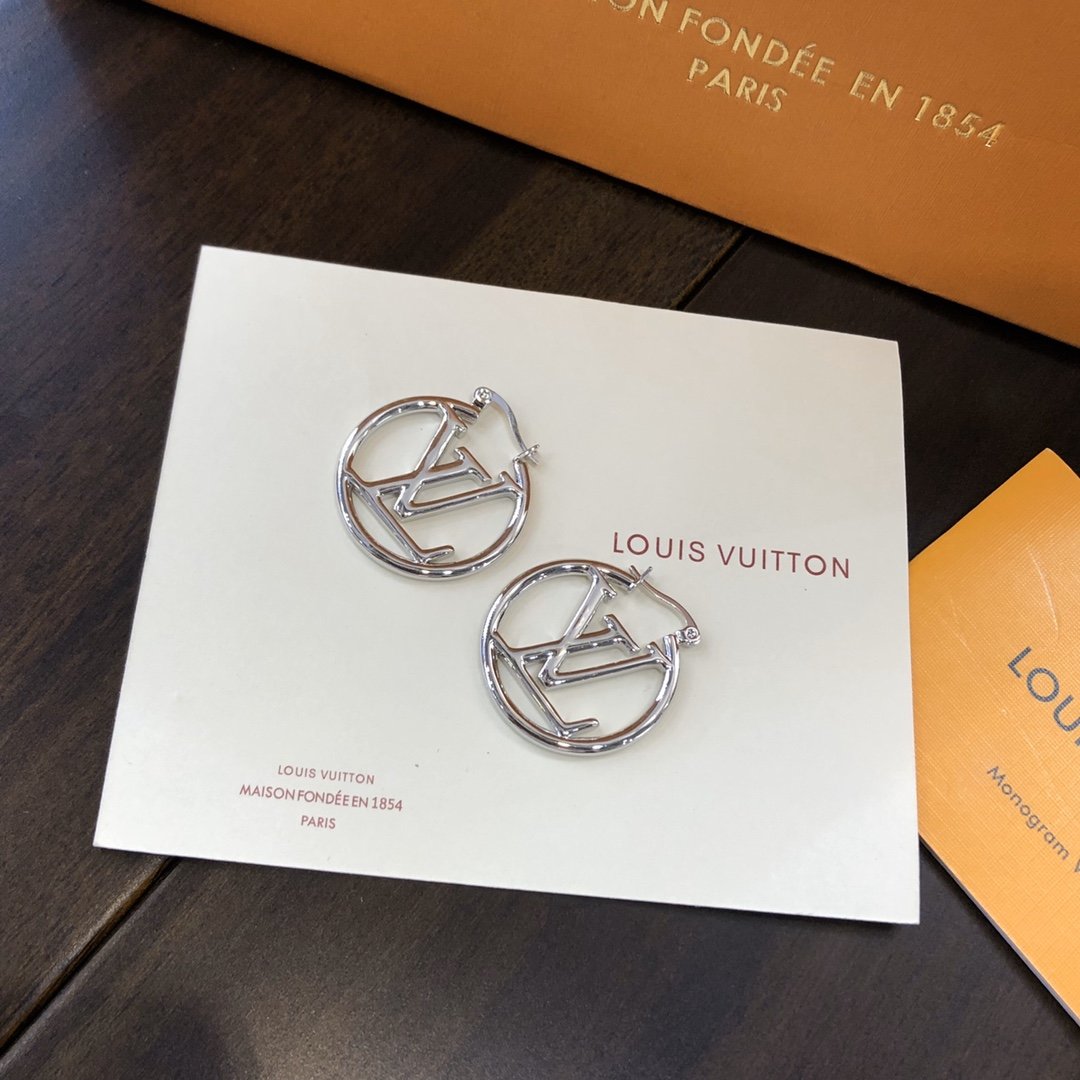 l0*is V*t0n earring