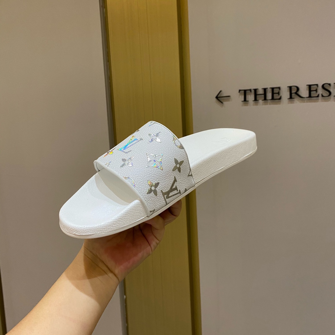 l0*is V*t0n slippers