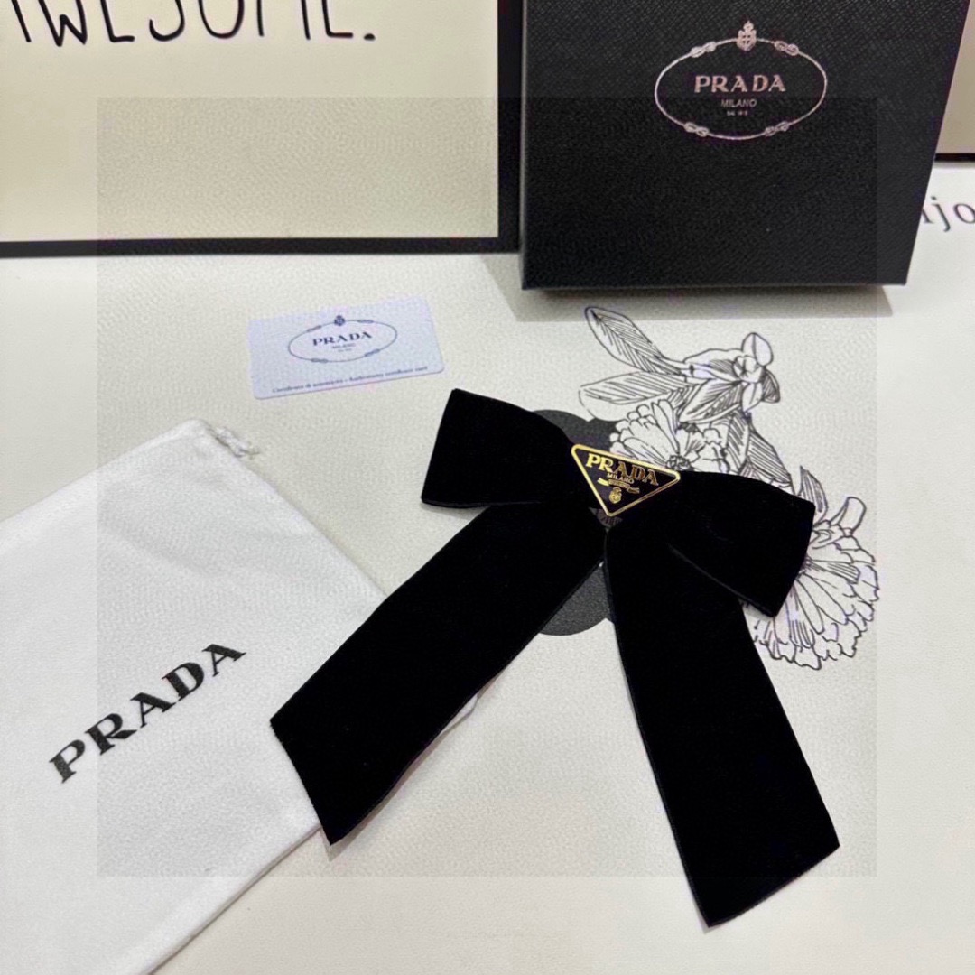 Pra*a triangle-logo bow velvet hair clip | black