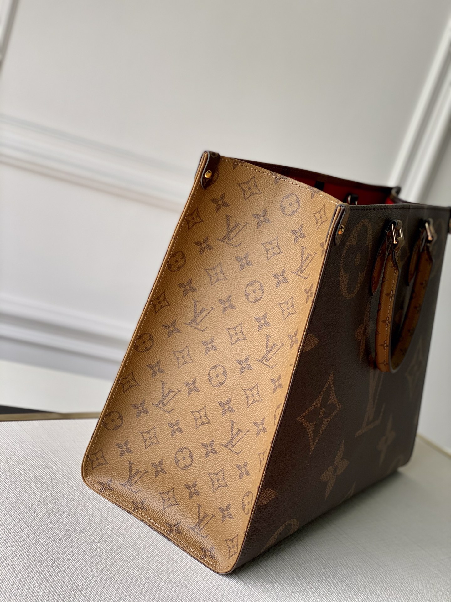 l0*is V*t0n onthego handbag-41*34*19cm(black strap)