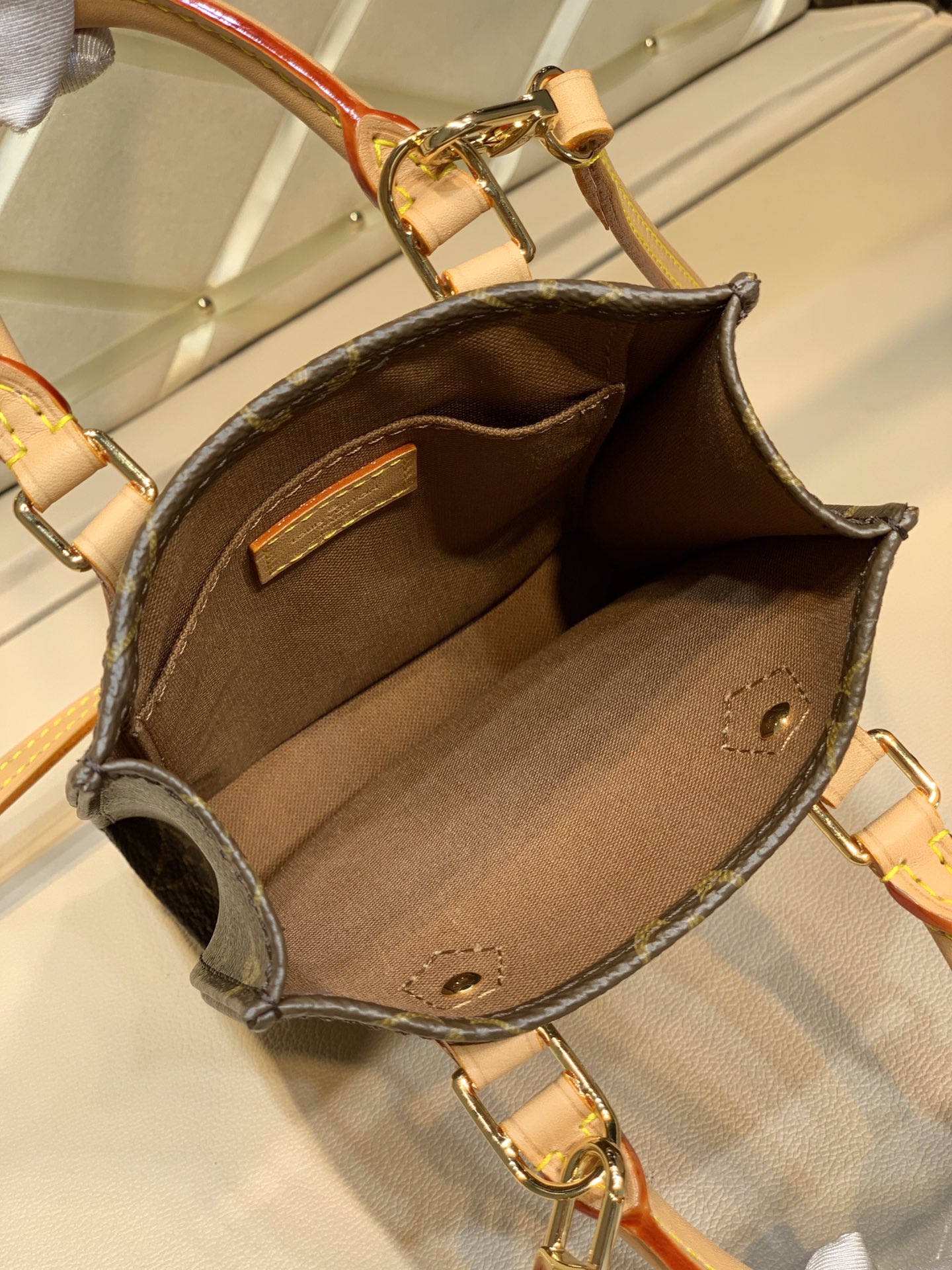 l0*is V*t0n petie sac plat tote-17*14*5.5cm