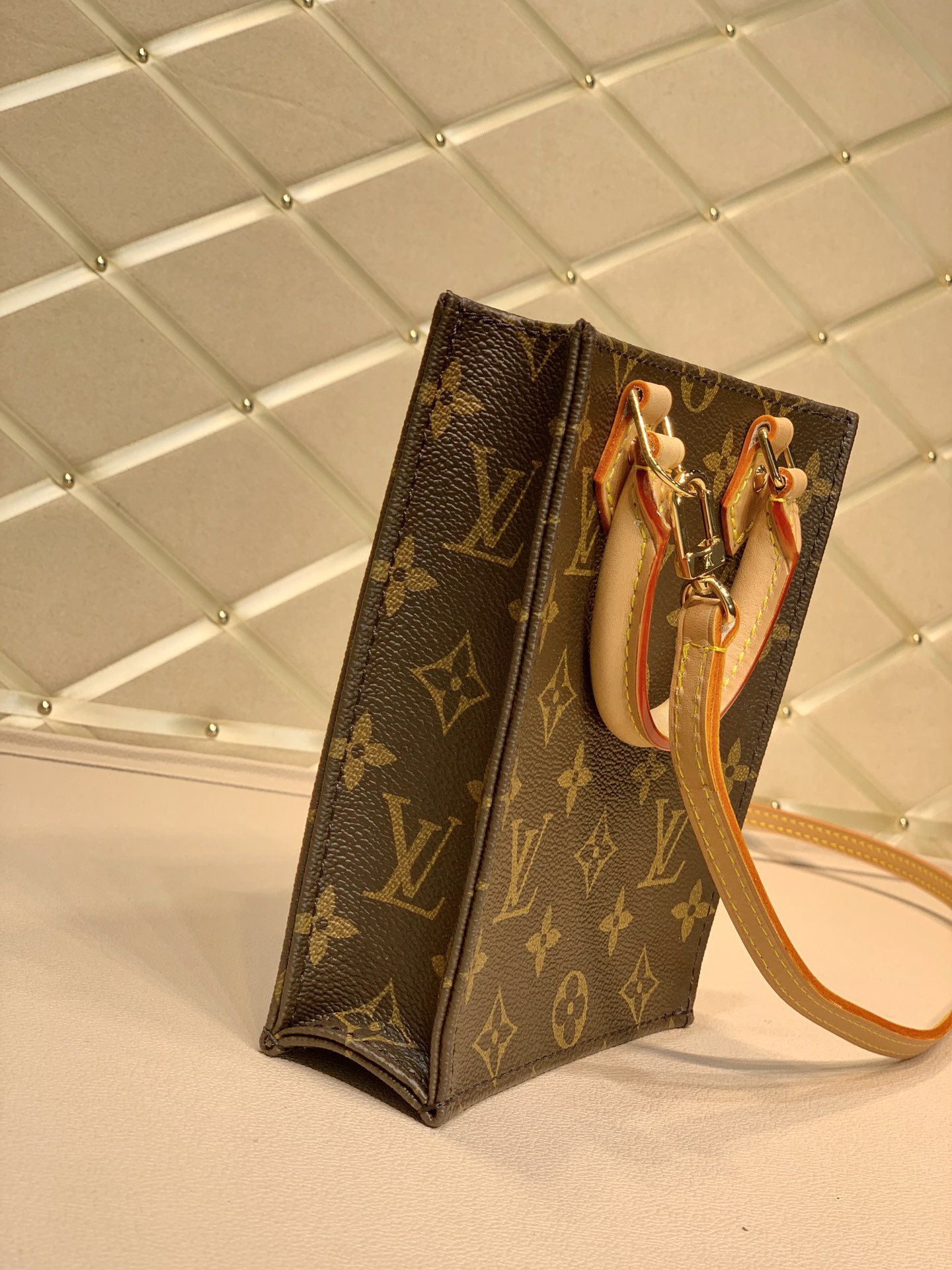 l0*is V*t0n petie sac plat tote-17*14*5.5cm