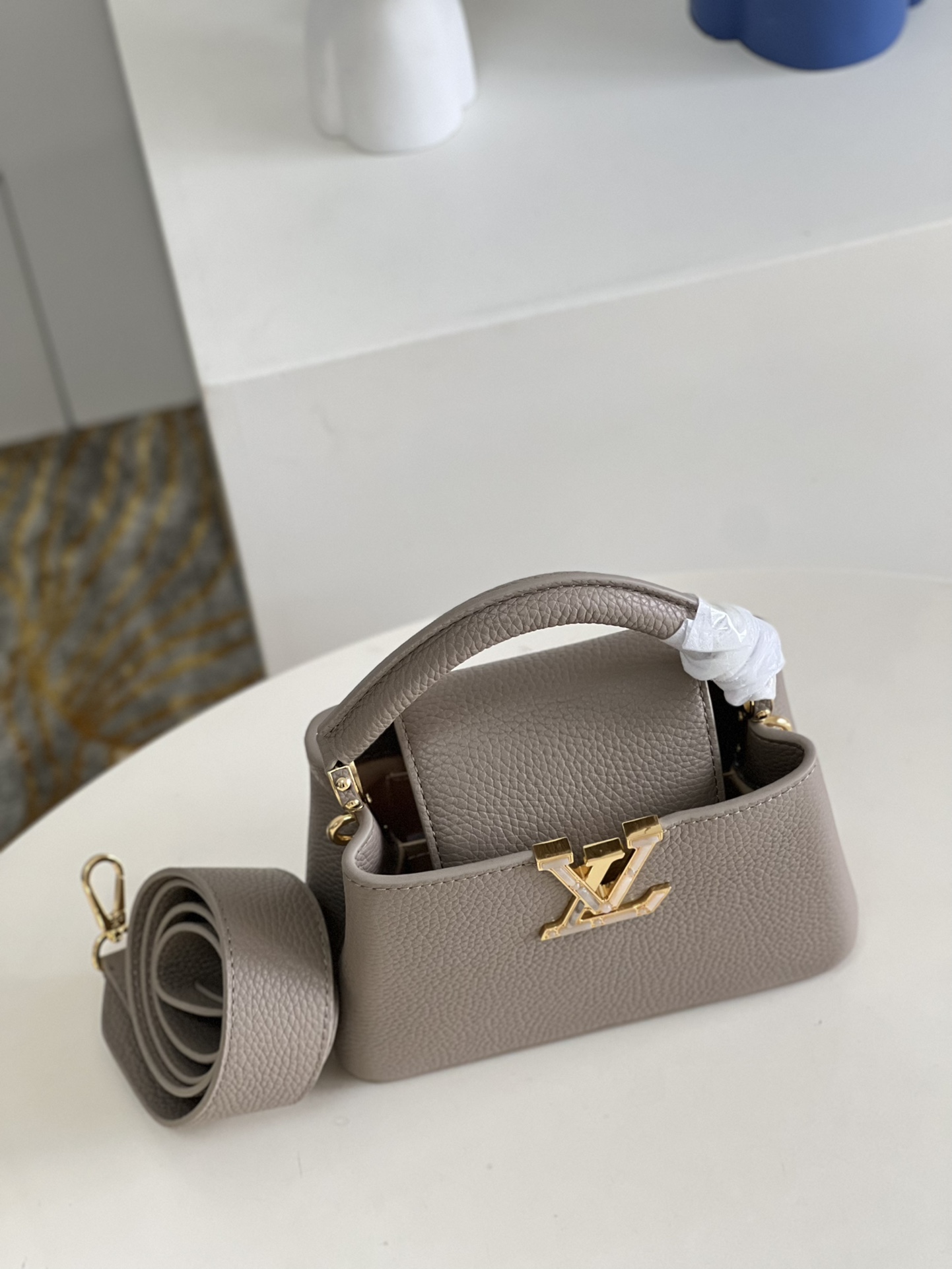 l0*is V*t0n capucines handlebag