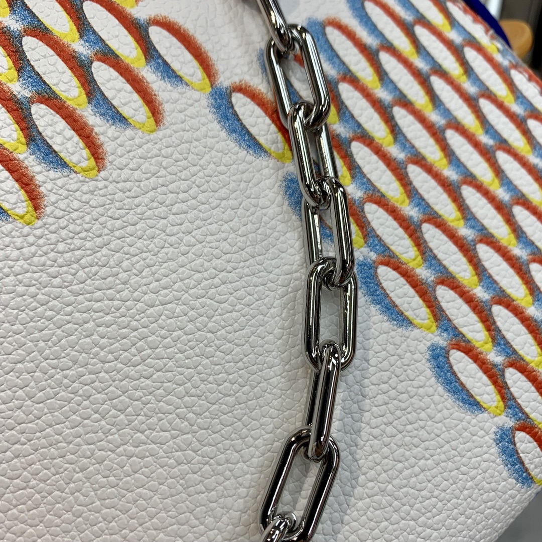 l0*is V*t0n racer backpsck-33*41*18cm
