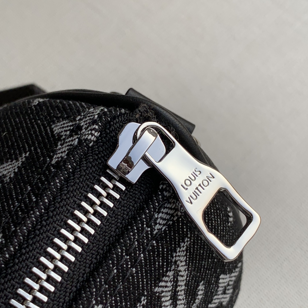 l0*is V*t0n everyday bag-21×9×12cm
