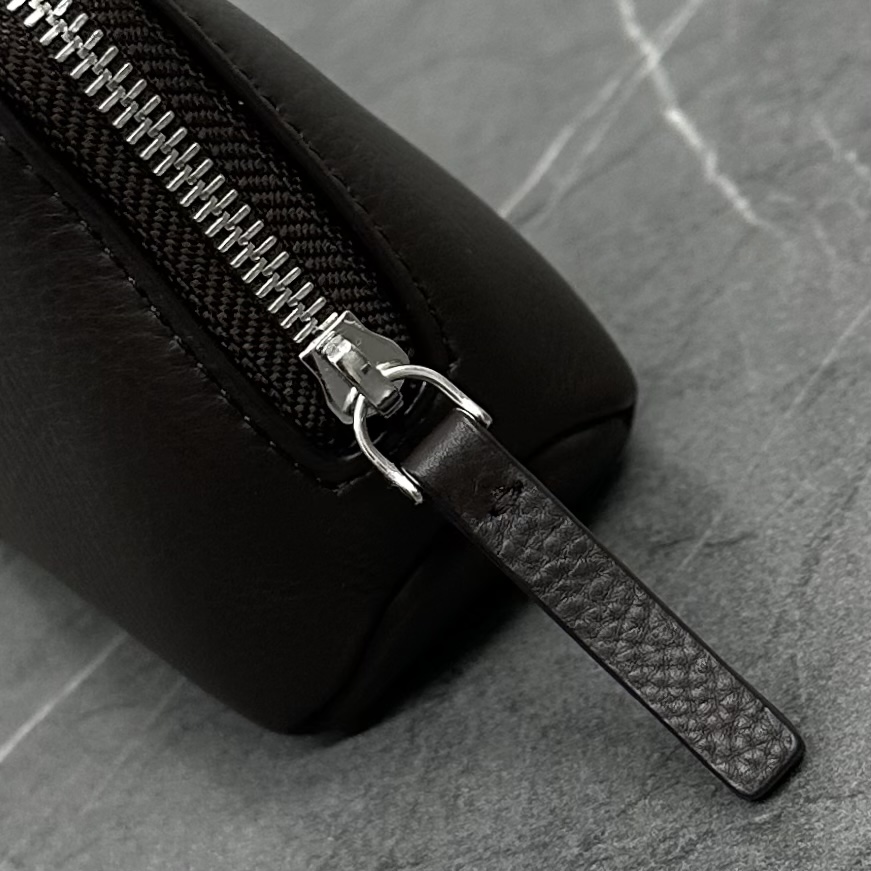 The R0w Owen Pouch-14x5x8.5CM