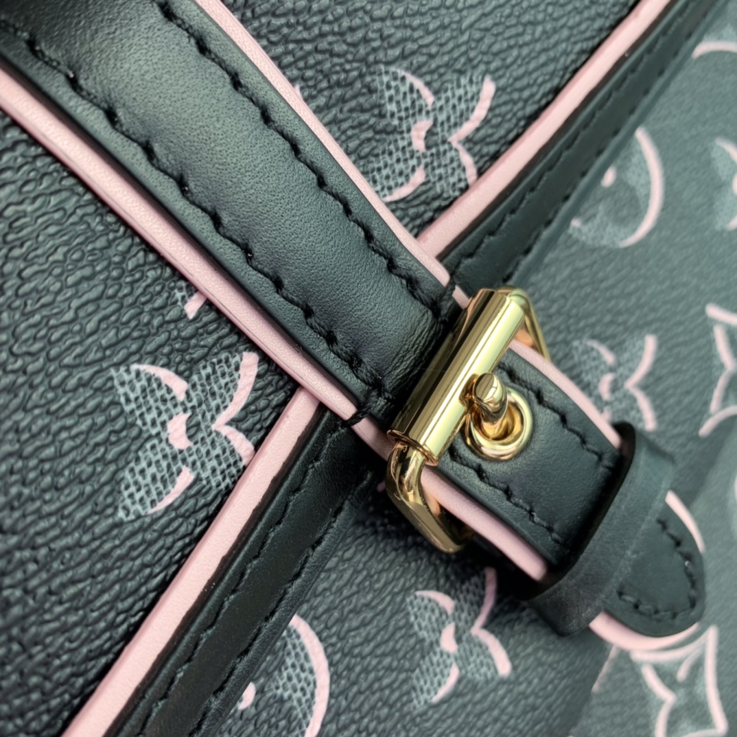 l0*is V*t0n neverfull m46102-32*29*17cm