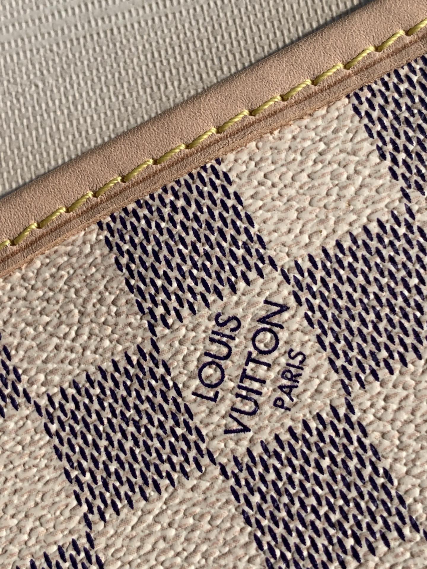 l0*is V*t0n neverfull pm -29×21×12cm
