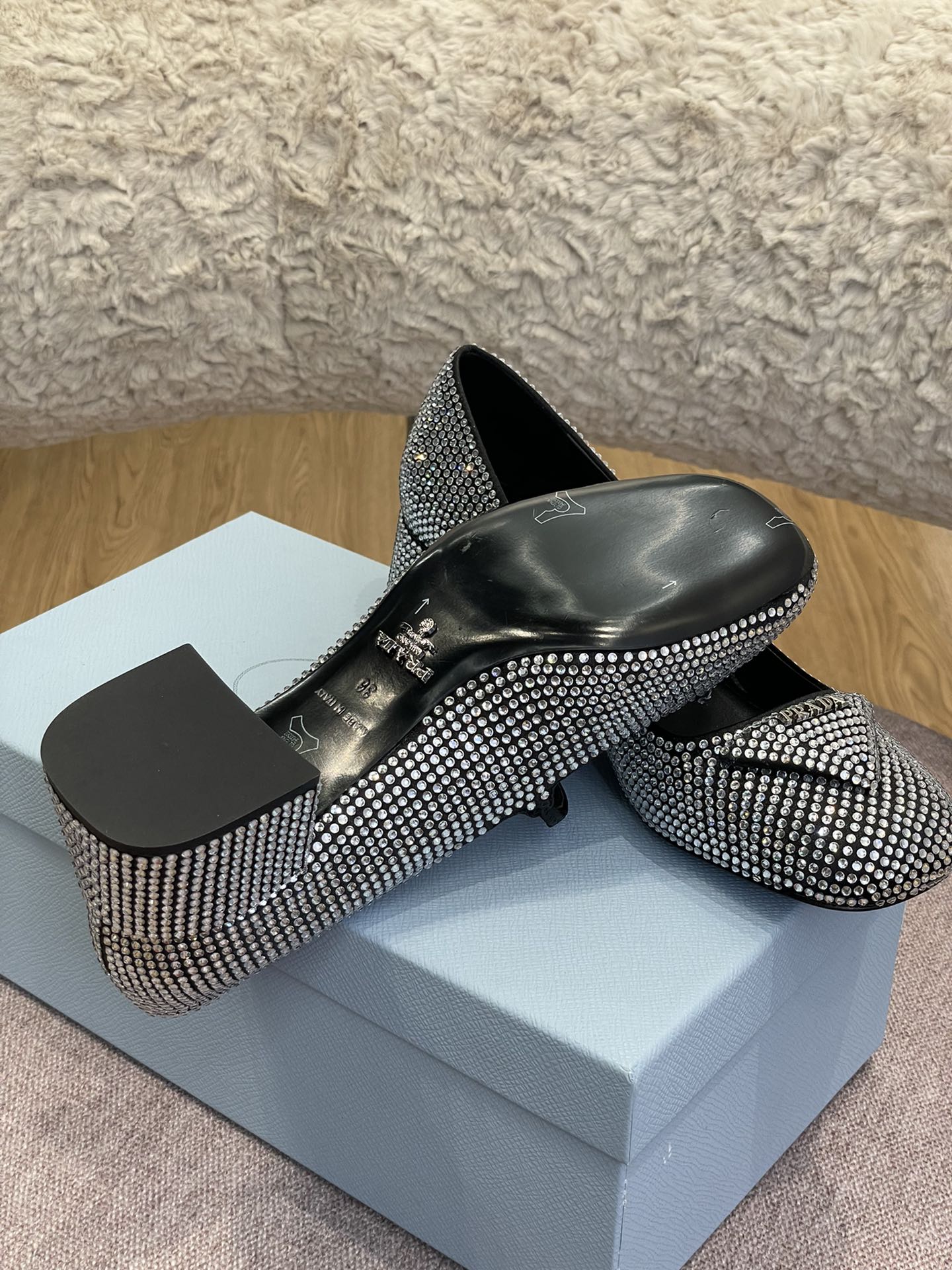 Pra*a heels 2022ss