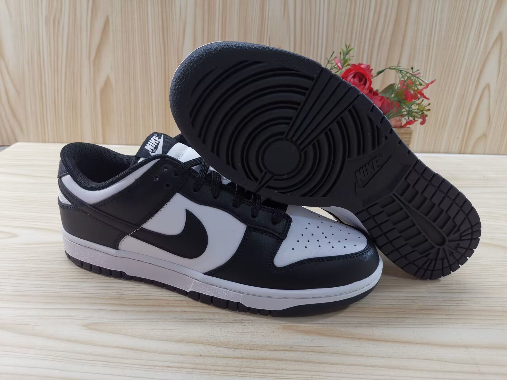 NIKE DUNK LOW RETRO WHITE BLACK PANDA DD1391-100
