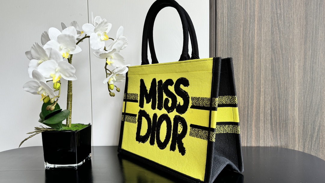 D*or small book tote-36.5cm