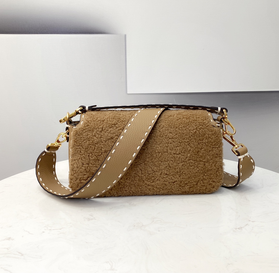 F**di medium baguette bag-27×6×15cm
