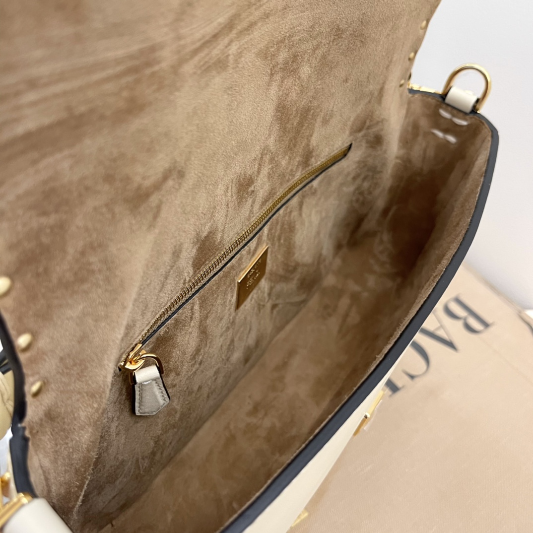 F**di medium baguette bag-26x15x4cm
