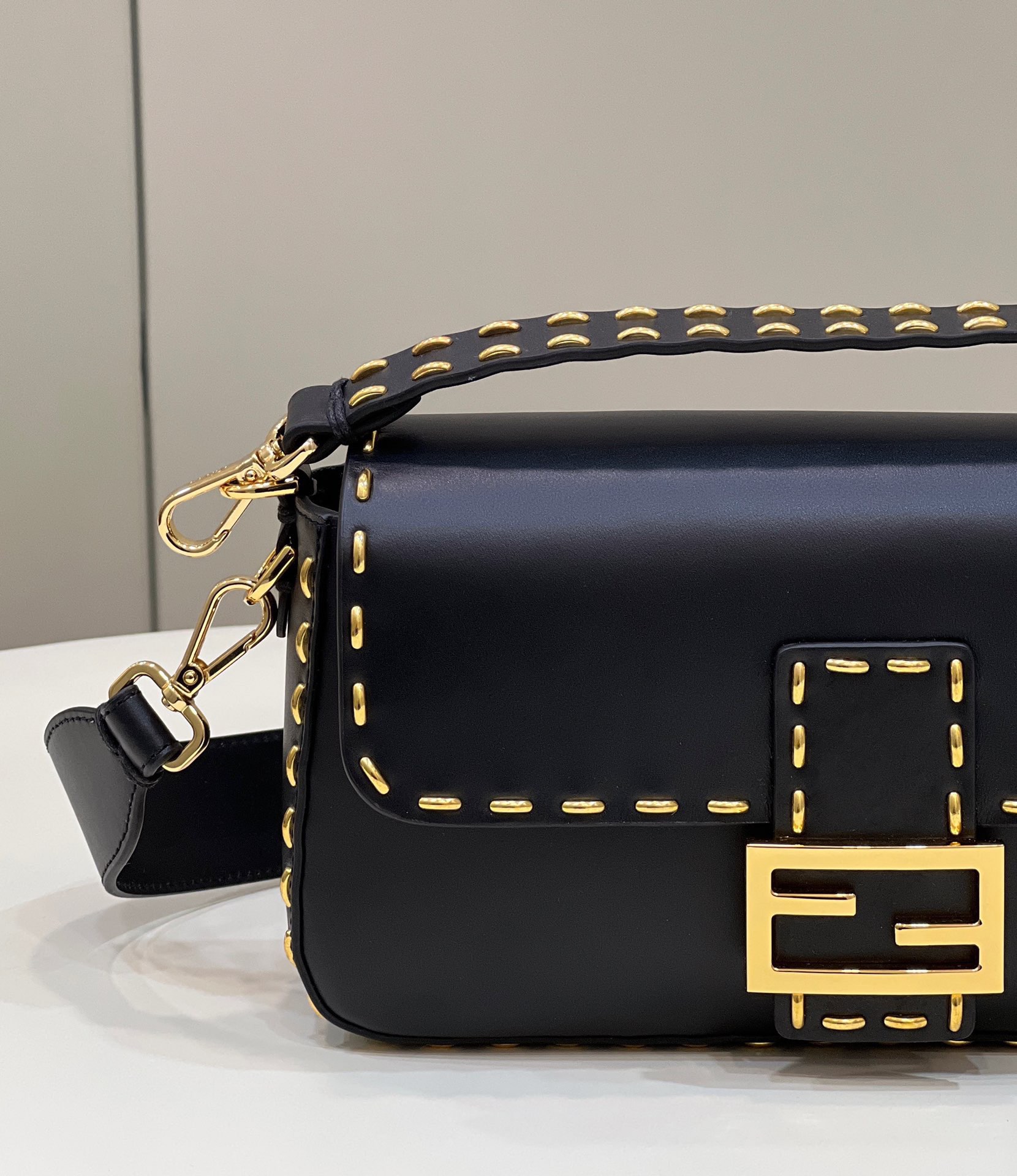 F**di baguette bag-26x14x4cm