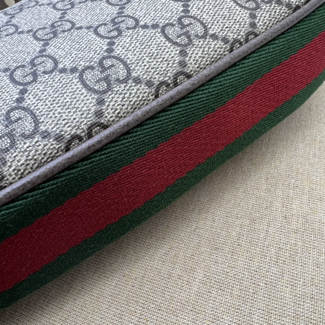 G*u*i attache small shoulder bag-23*22*5cm