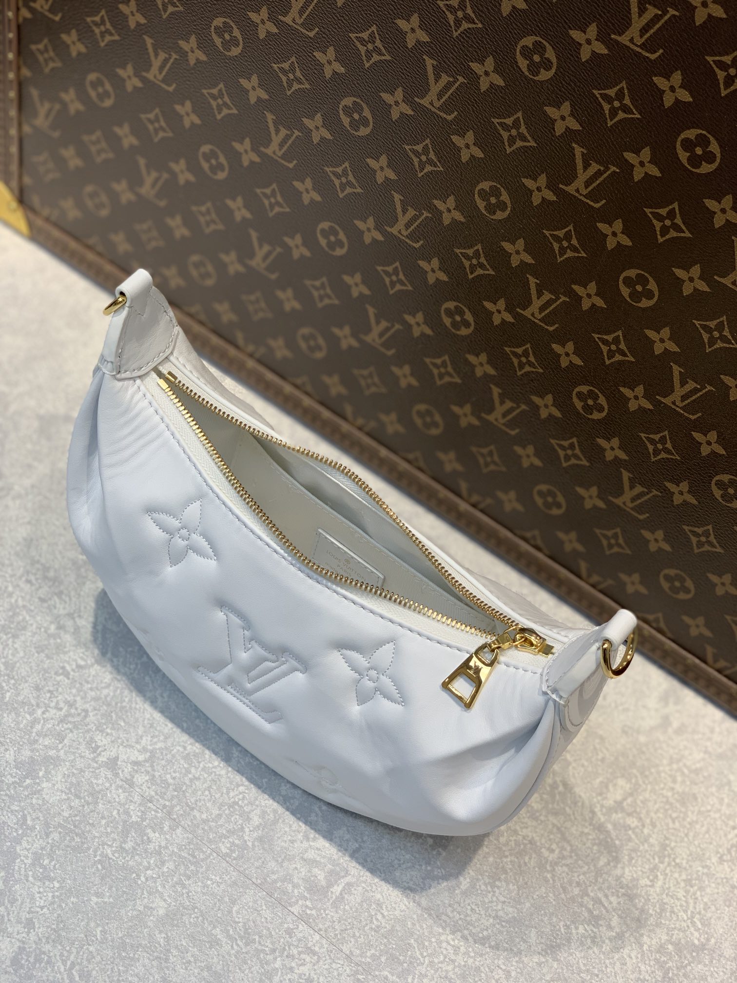 l0*is V*t0n over the moon handbag-27.5*16*7cm