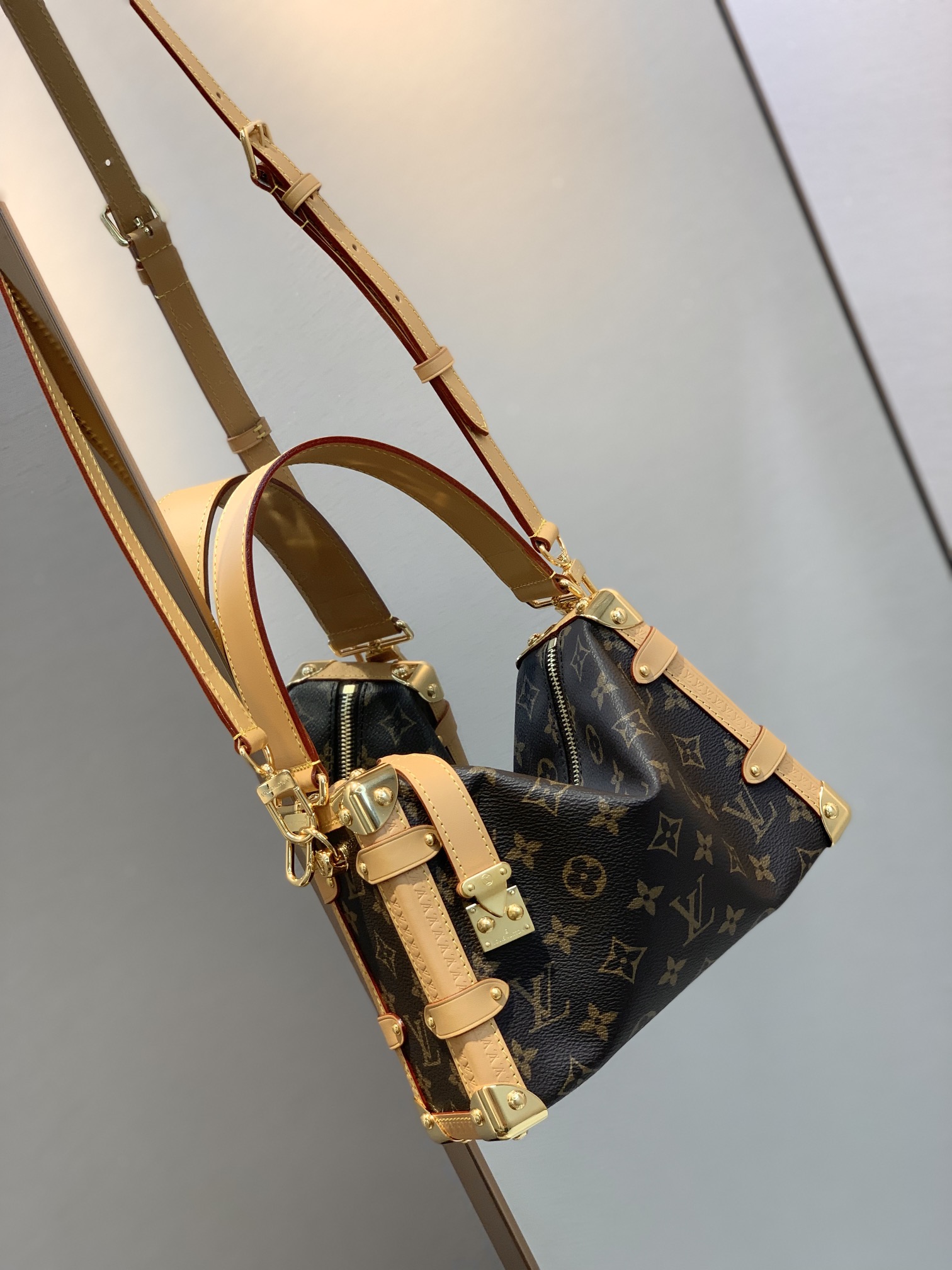 l0*is V*t0n side trunk pm-21×14×6cm