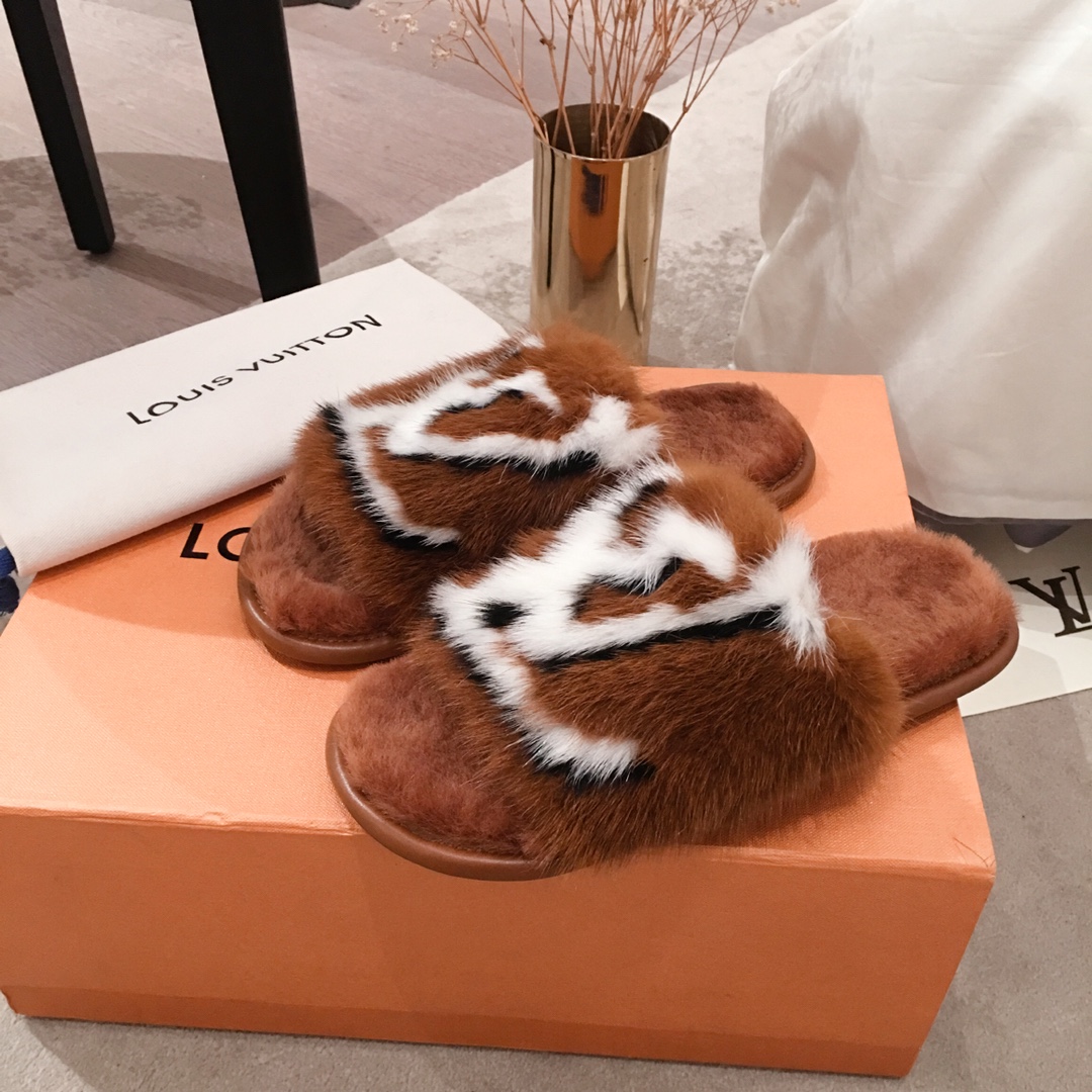 l0*is V*t0n slippers