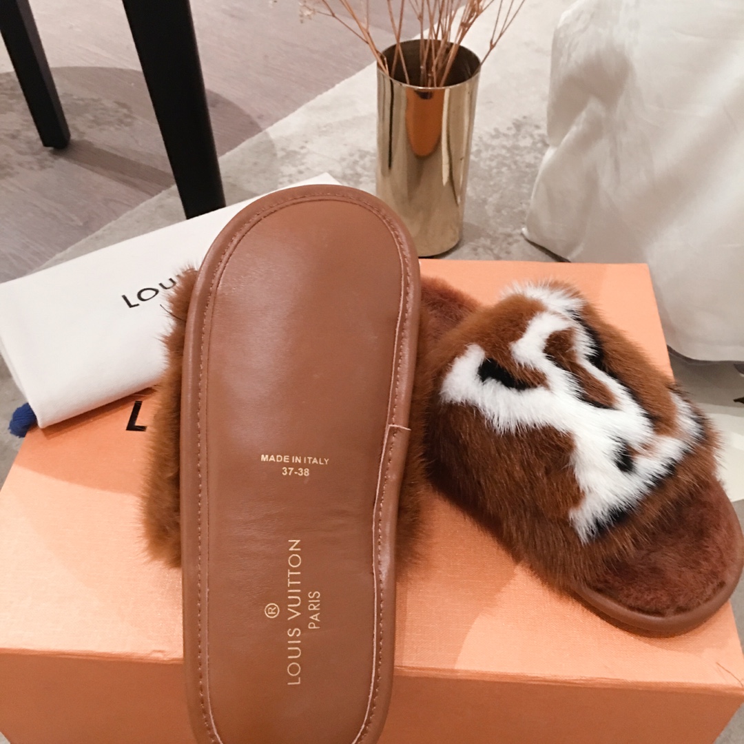 l0*is V*t0n slippers