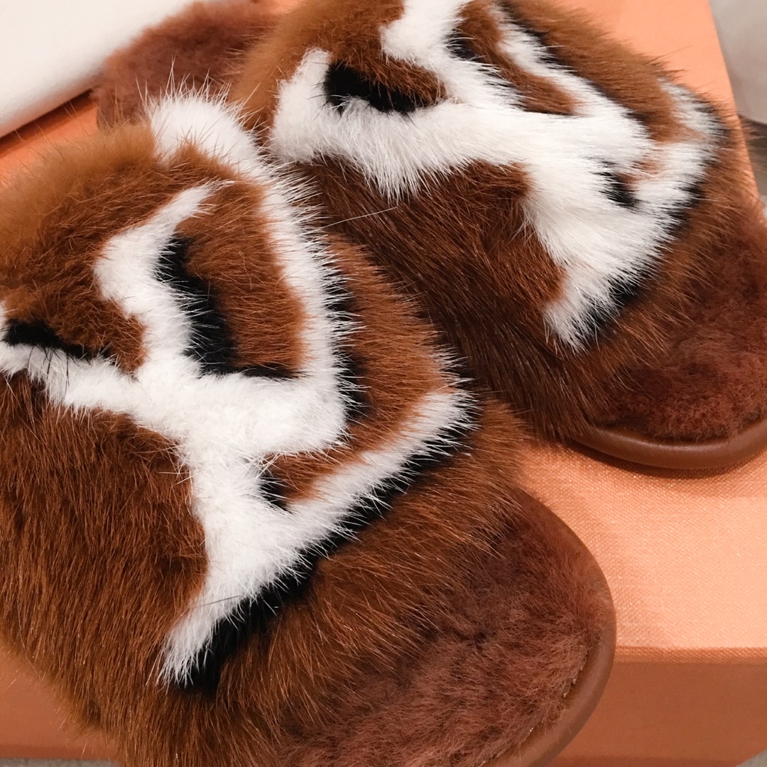 l0*is V*t0n slippers