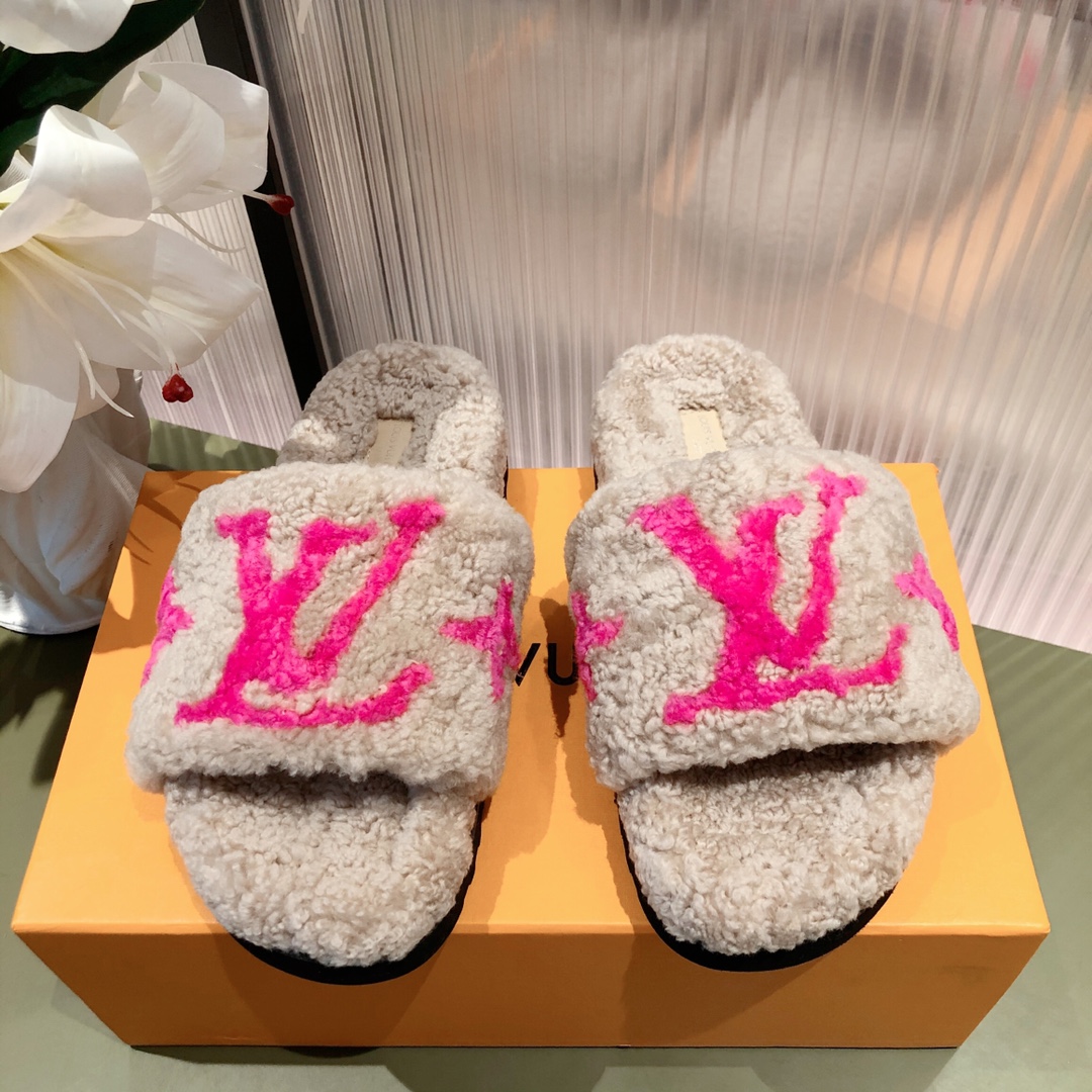 l0*is V*t0n slippers