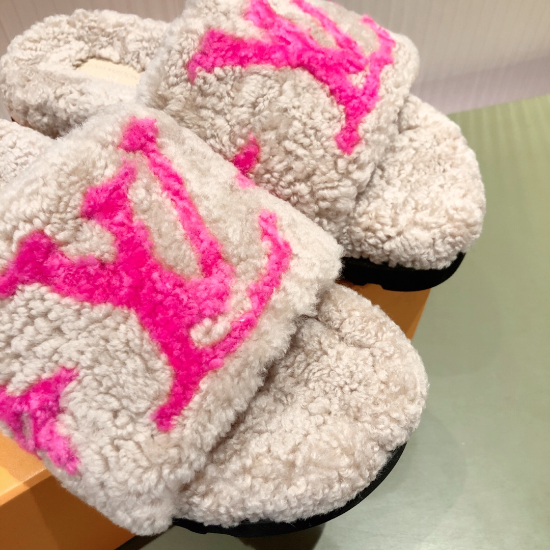 l0*is V*t0n slippers