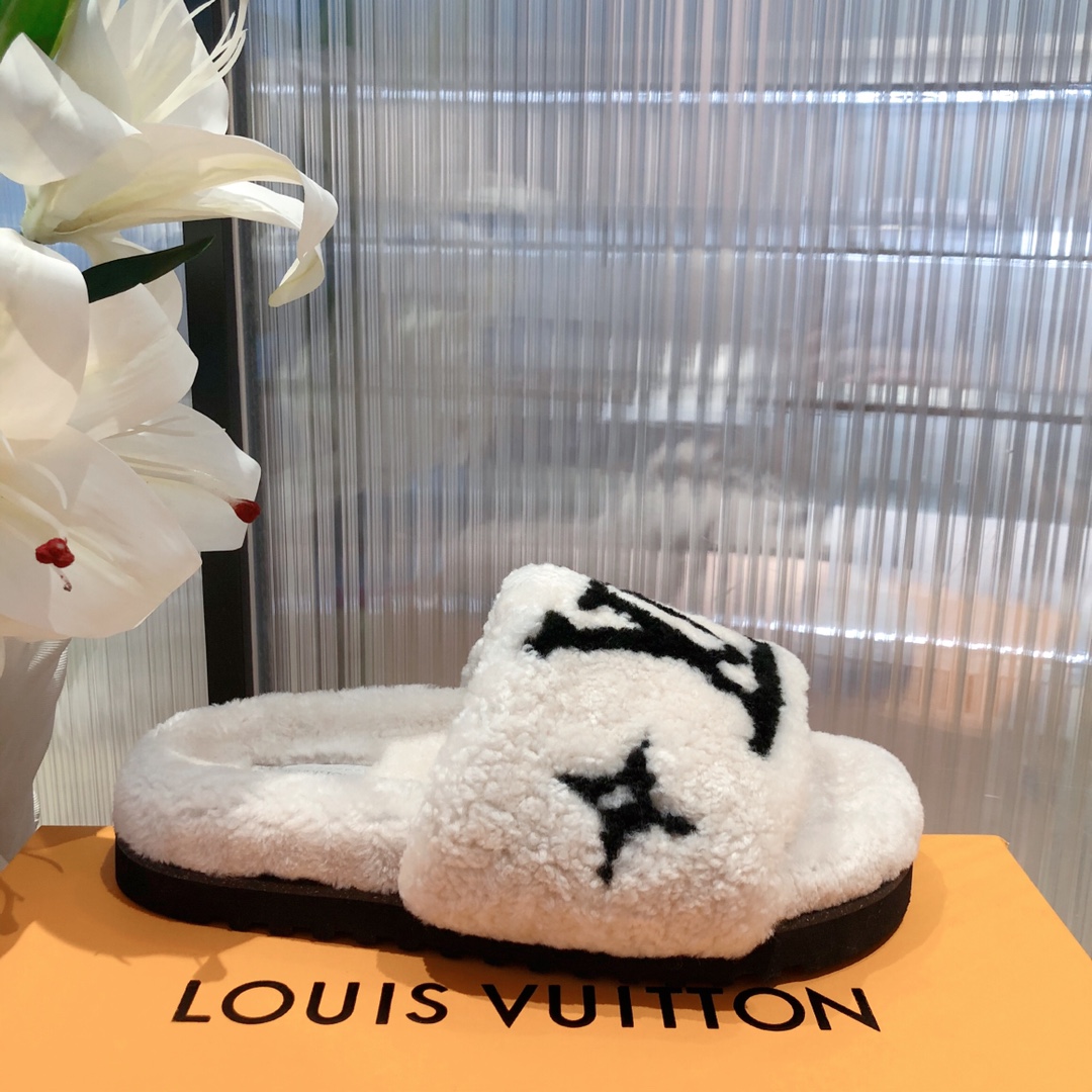 l0*is V*t0n slippers