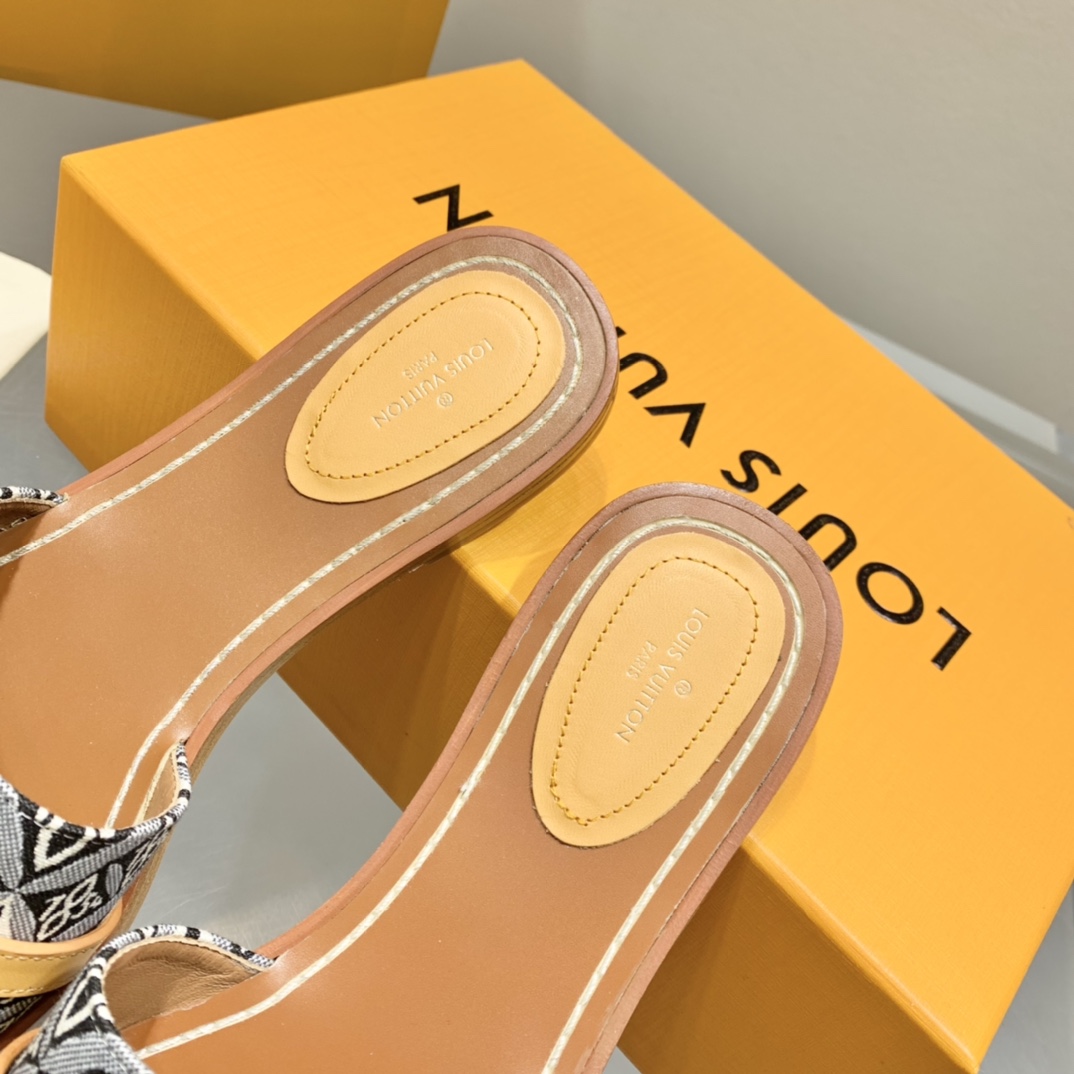 l0*is V*t0n slippers
