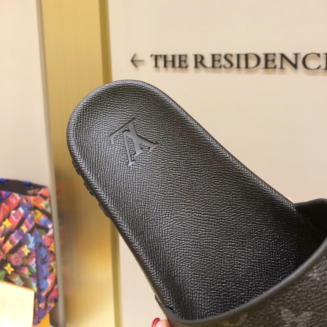 l0*is V*t0n slippers