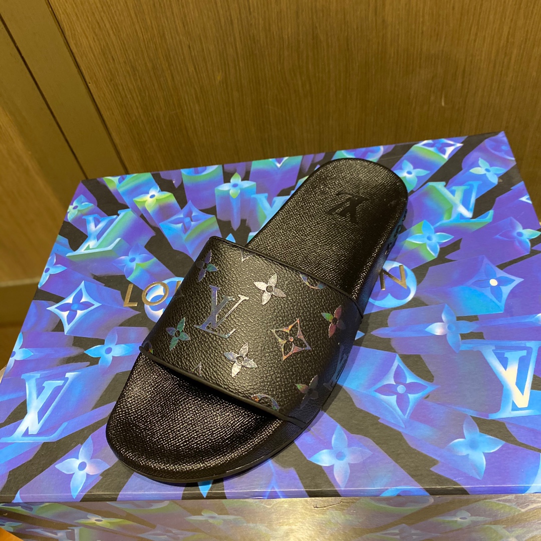 l0*is V*t0n slippers