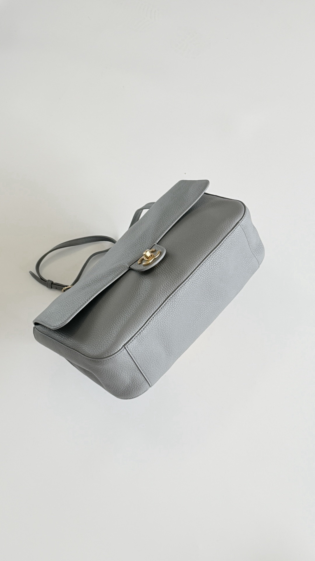 Cha*nel Grained Calfskin Small Souplissimo Maxi Flap-32CM