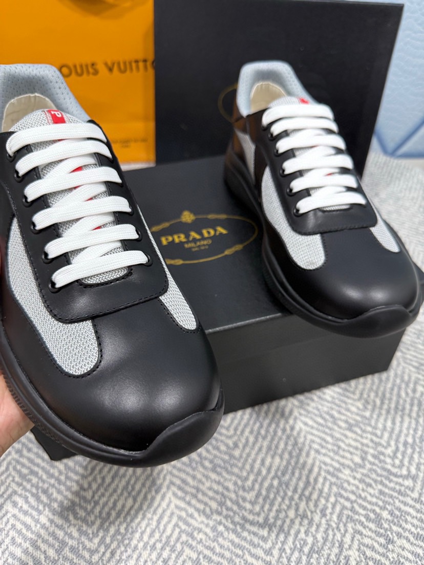 Pra*a Sneakers