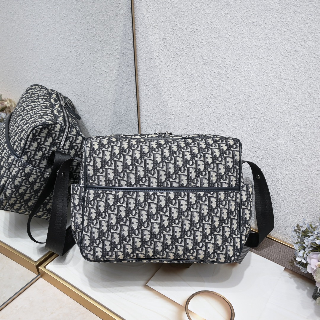 Diro Oblique Changing Bag-38 x 28 x 16CM