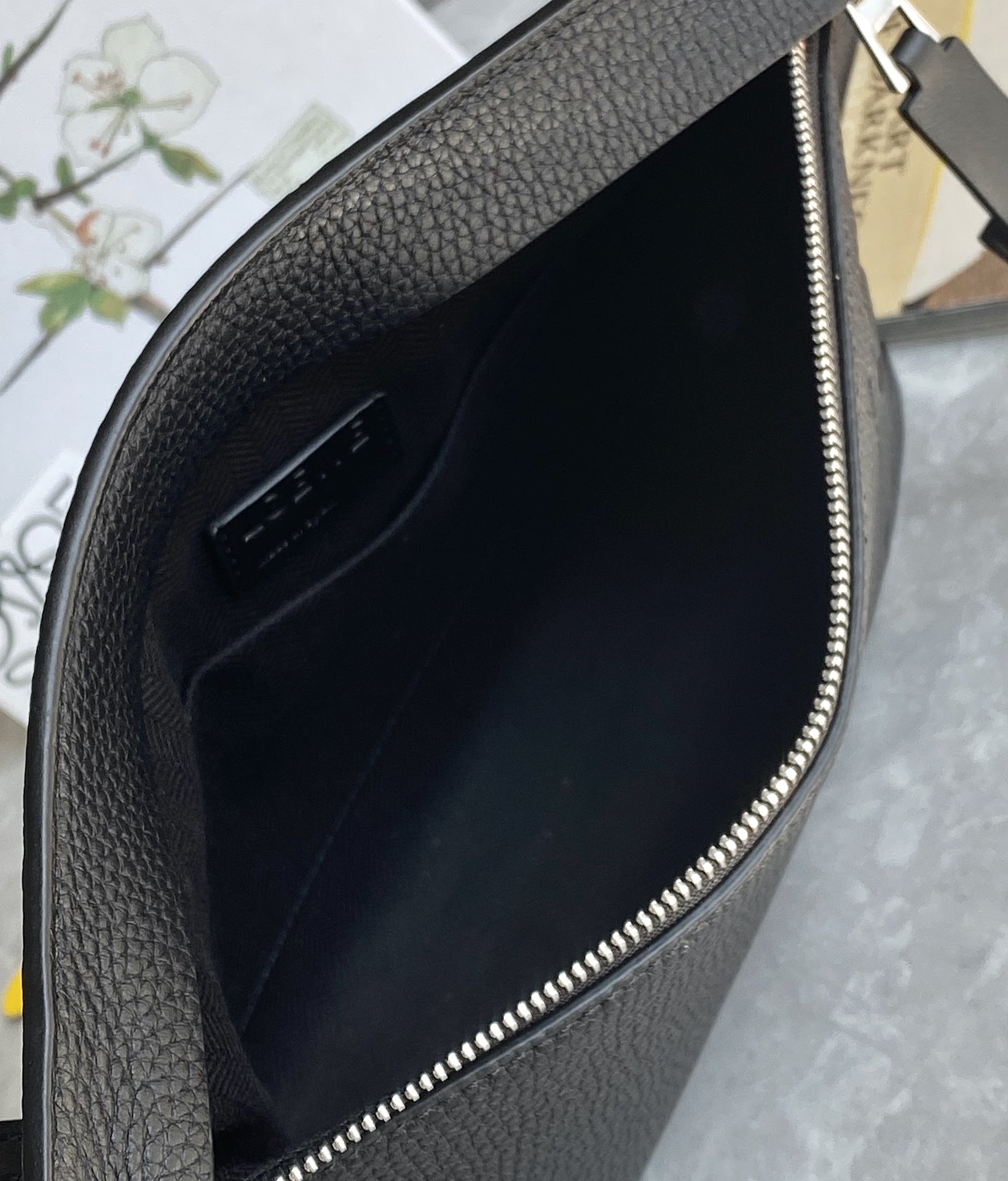 L0ew* pouch-29.5*20cm