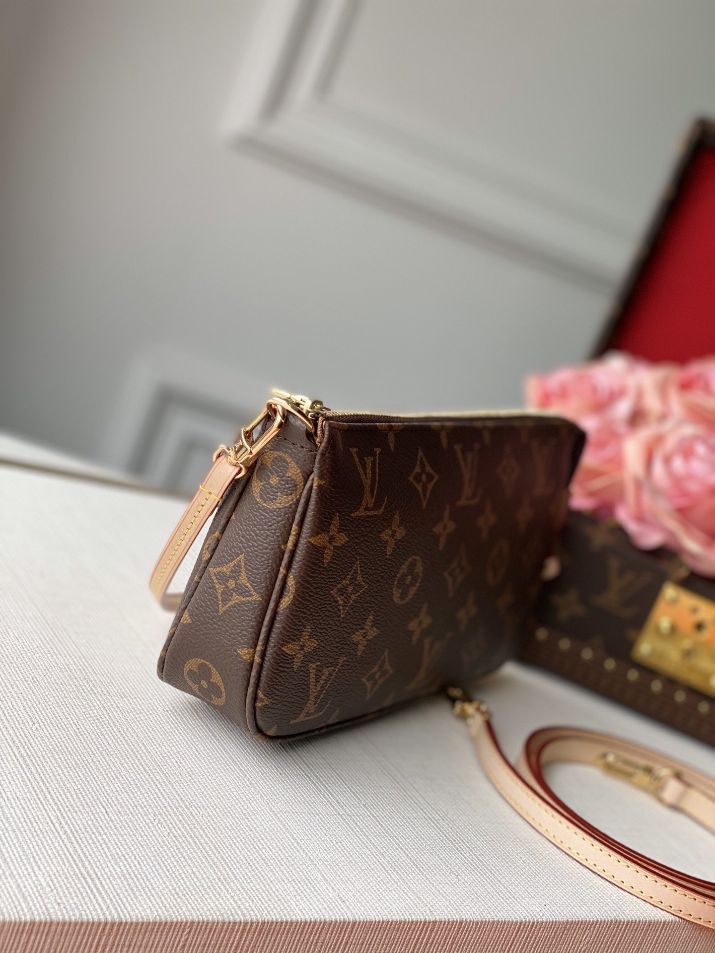 l0*is V*t0n pochette accessions-21*4*13cm