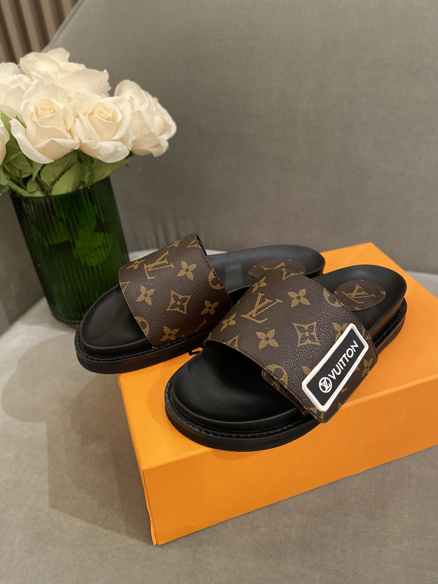 l0*is V*t0n sandals