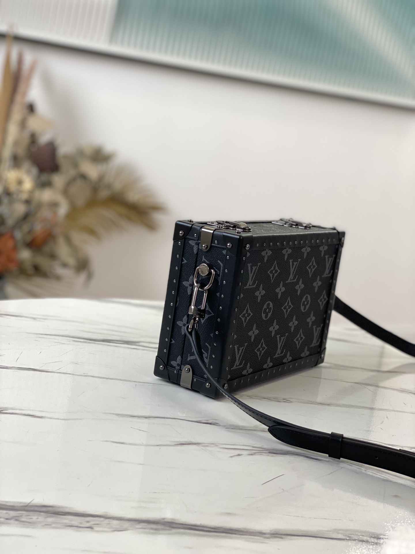 l0*is V*t0n clutch box-24 x 16.5 x 8 cm