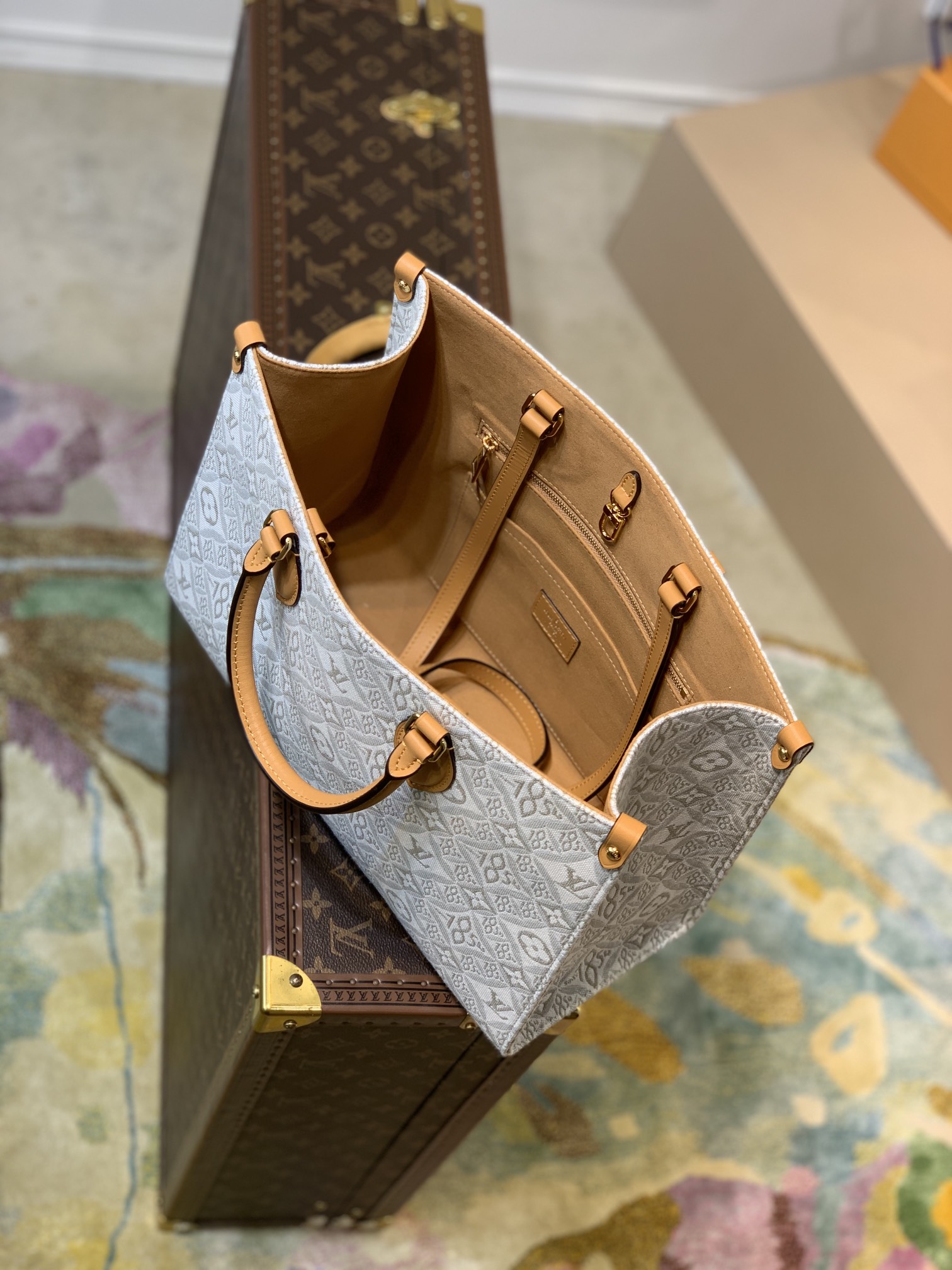l0*is V*t0n onthego handbag-35*27*14cm