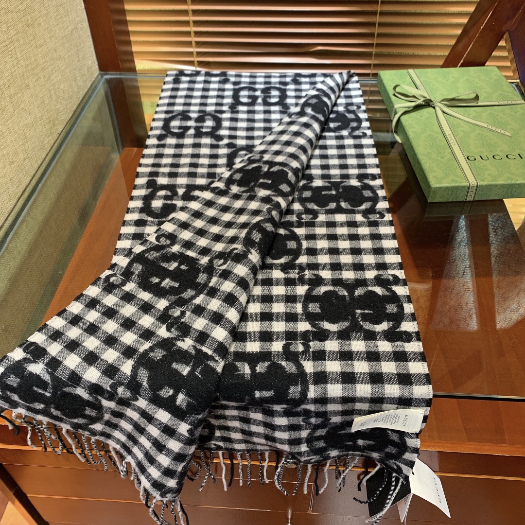 G*u*i scarf-35*240cm