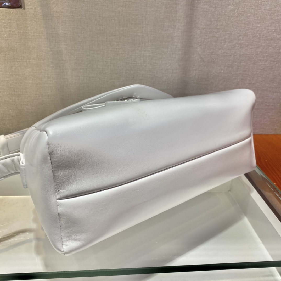 Pra*a lambskin shoulder bag-1bc165-32*21*12cm
