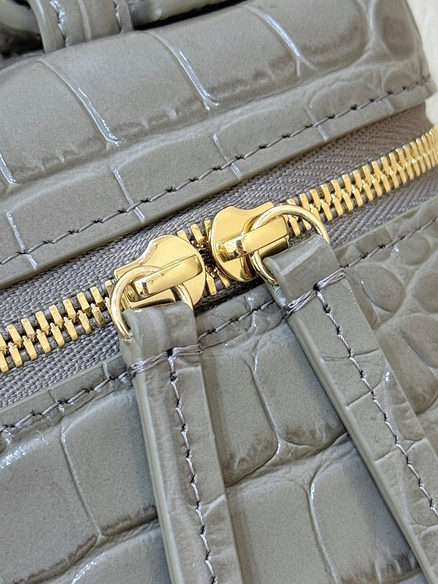 Chan*el Top Handle Long Vanity Case with Chain-14*19*5CM