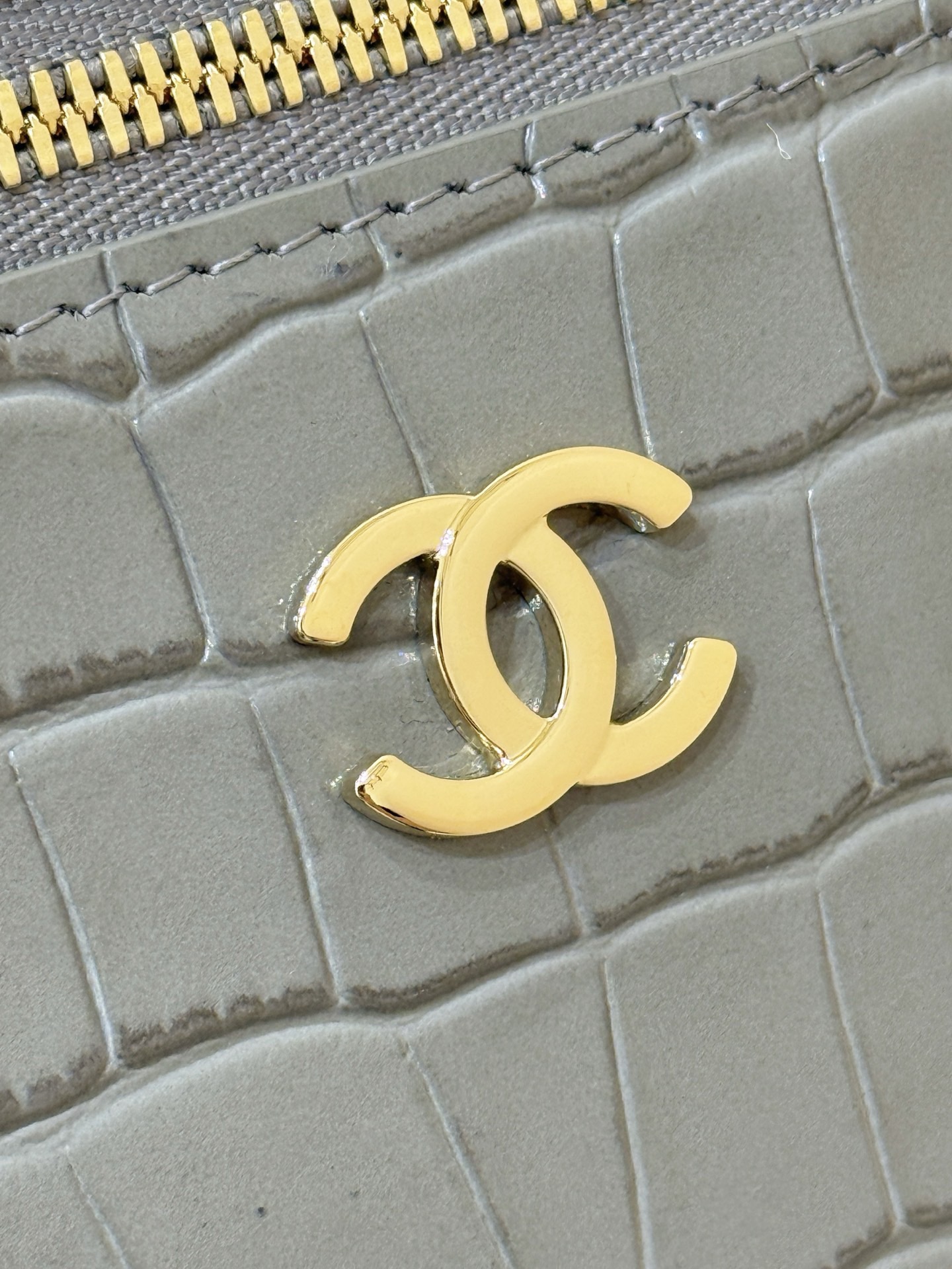 Chan*el Top Handle Long Vanity Case with Chain-14*19*5CM