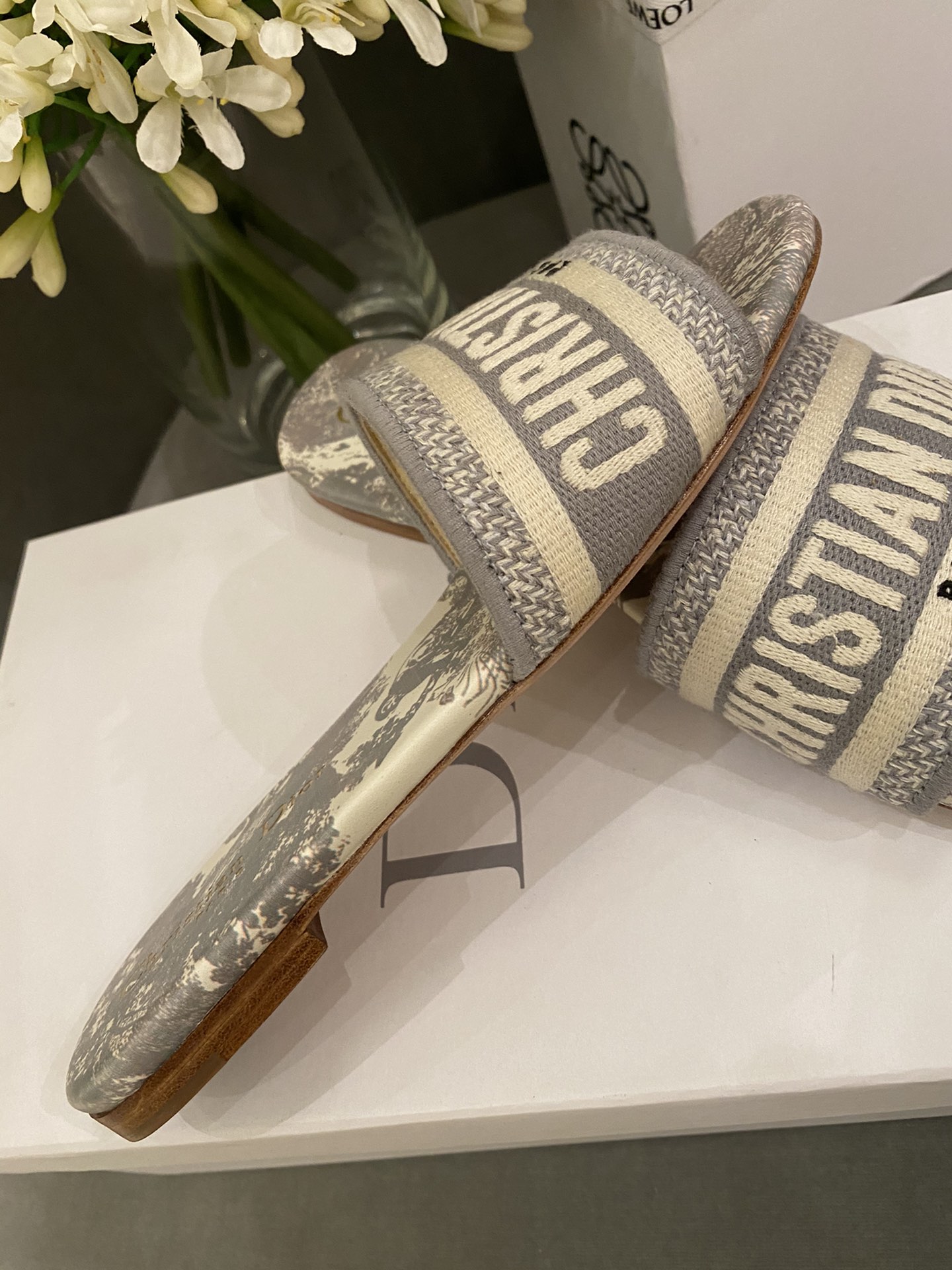D*or slippers