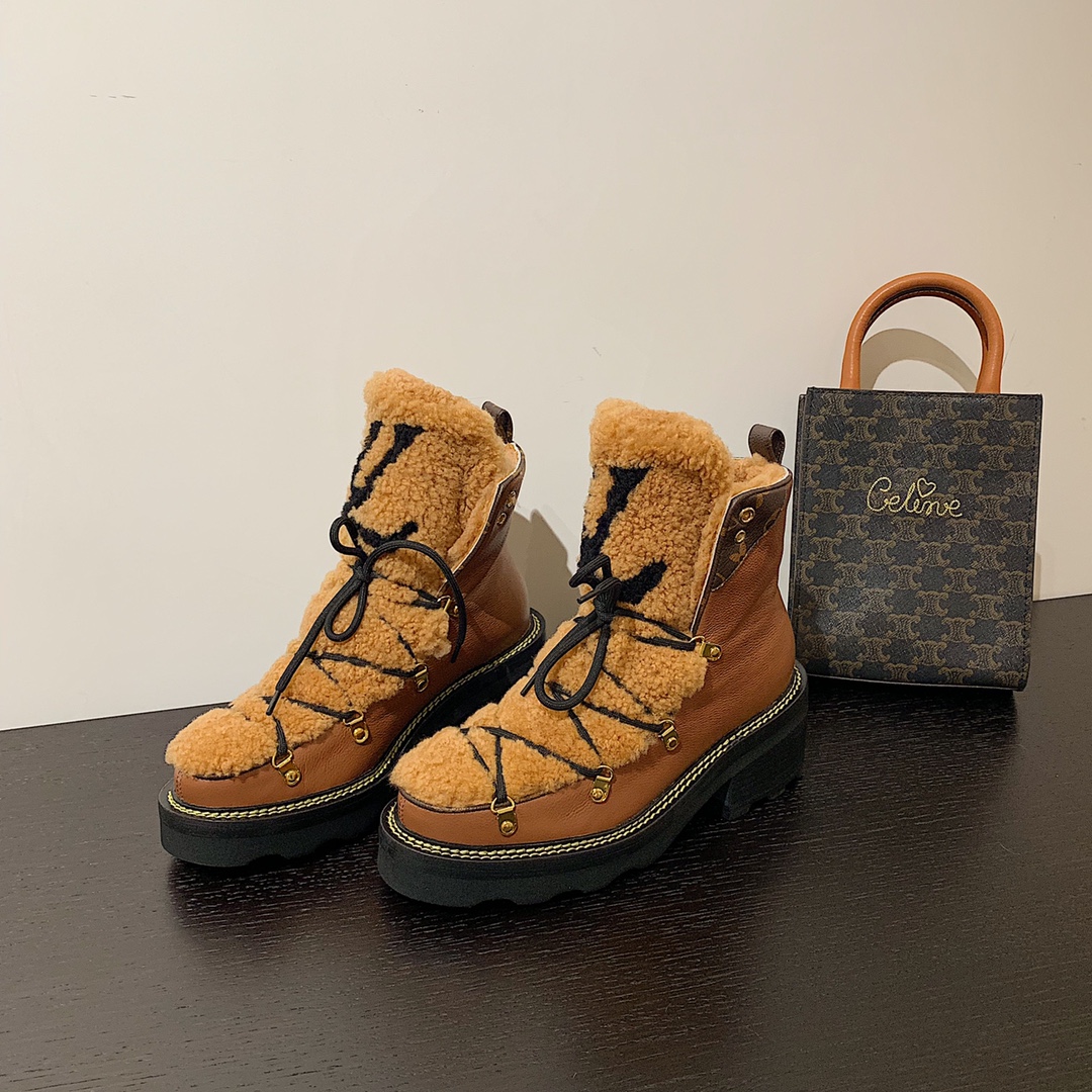 l0*is V*t0n boots
