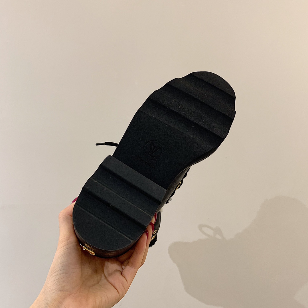 l0*is V*t0n boots
