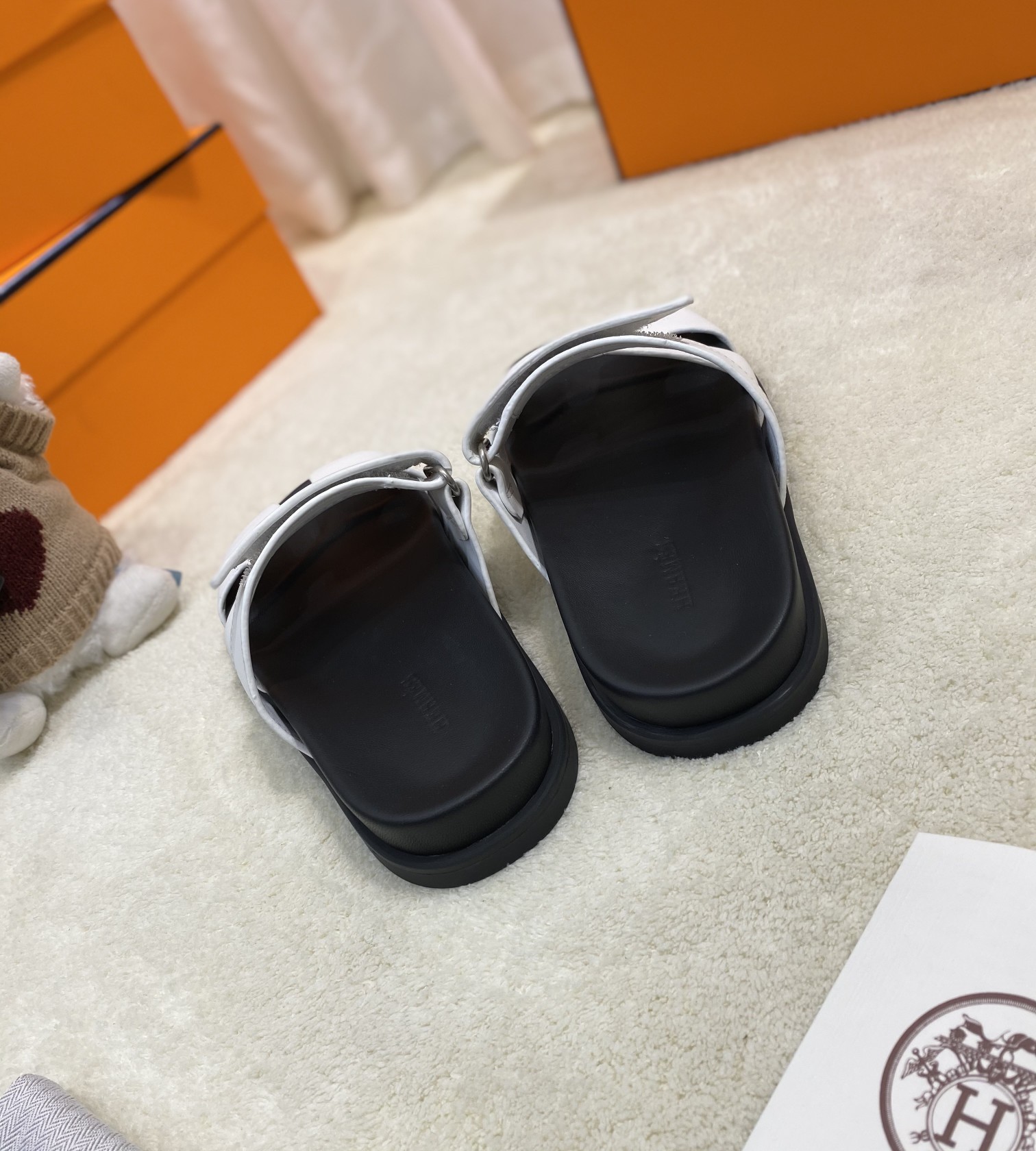 H**mes sandals