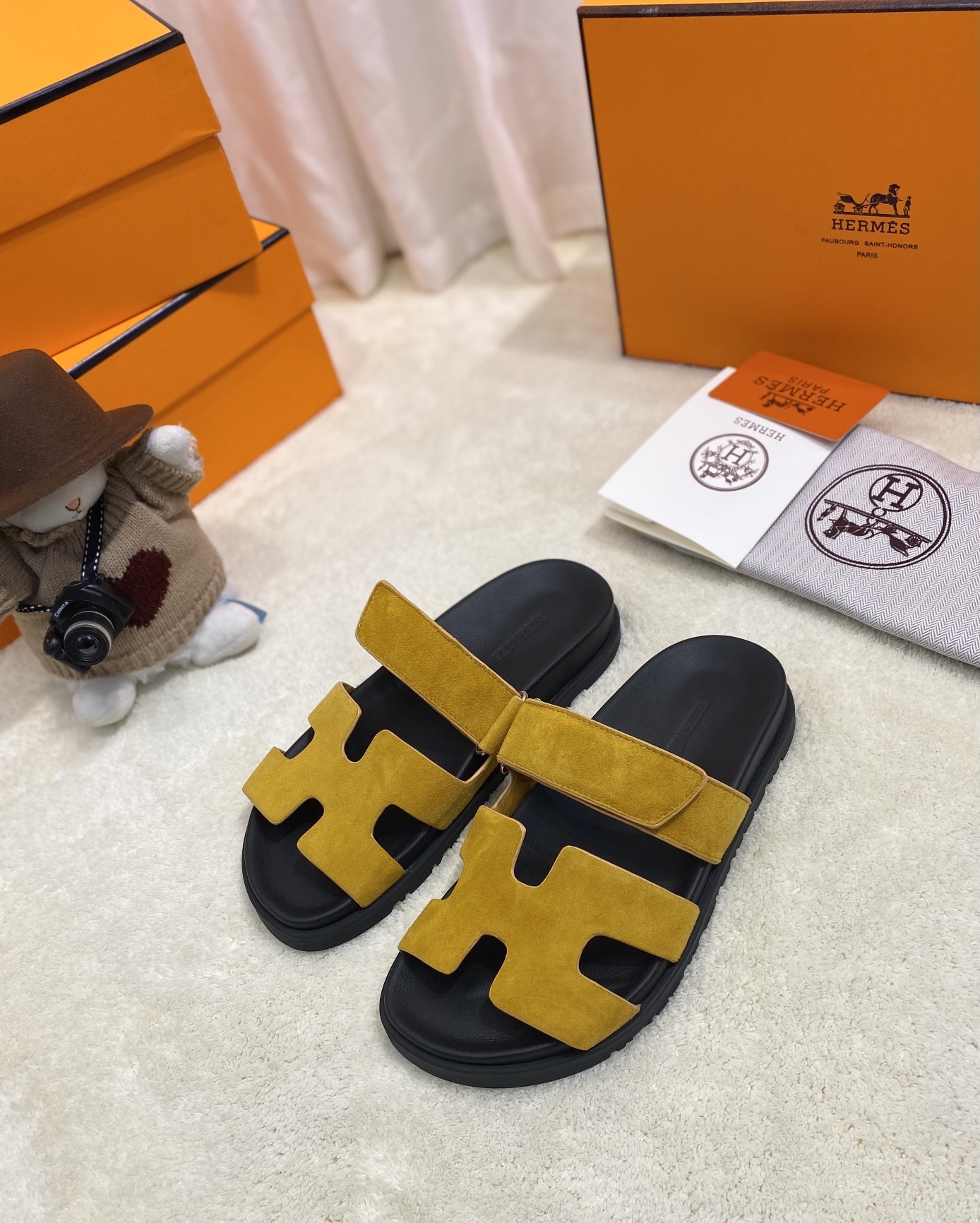 H**mes sandals